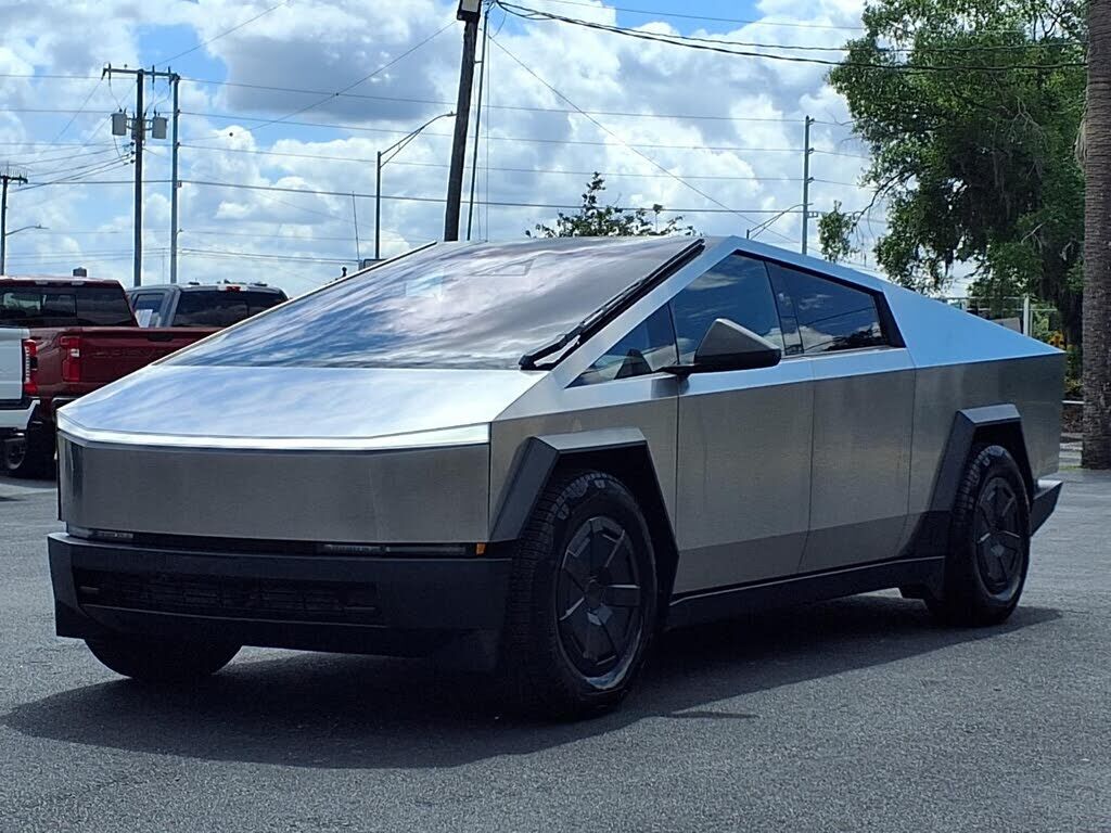 2025 TESLA Cybertruck