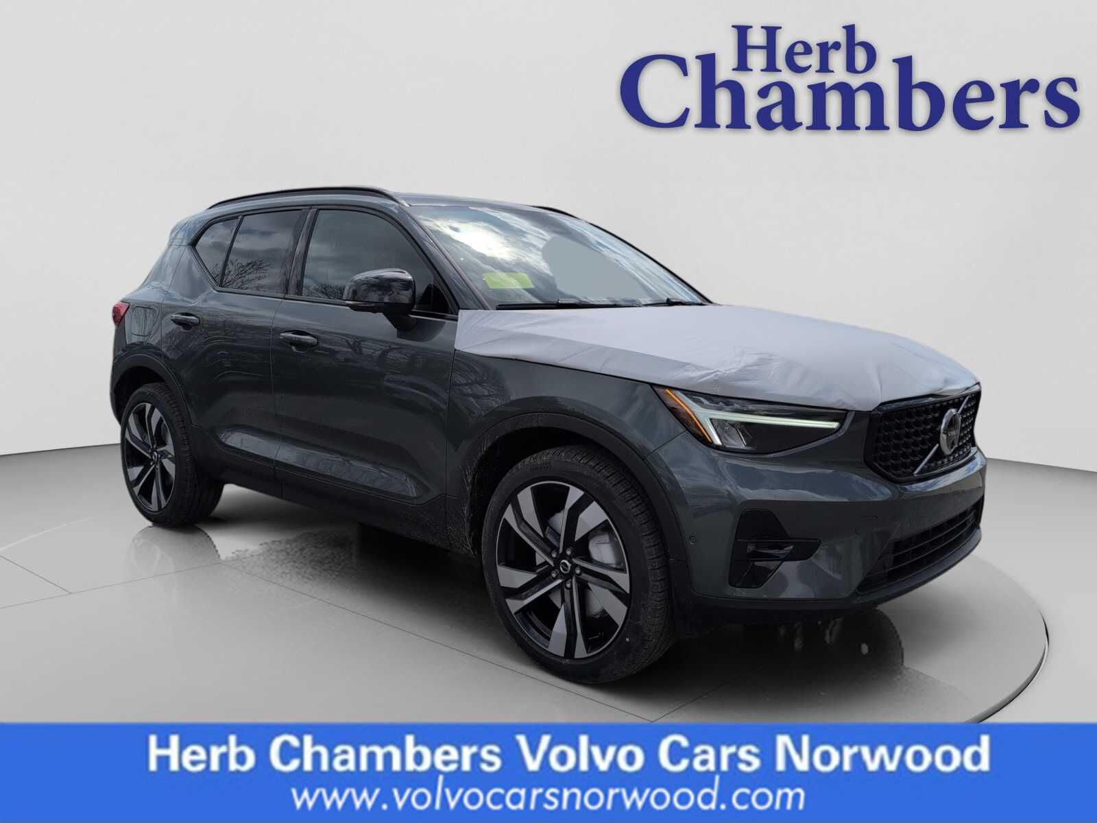 2026 VOLVO XC40
