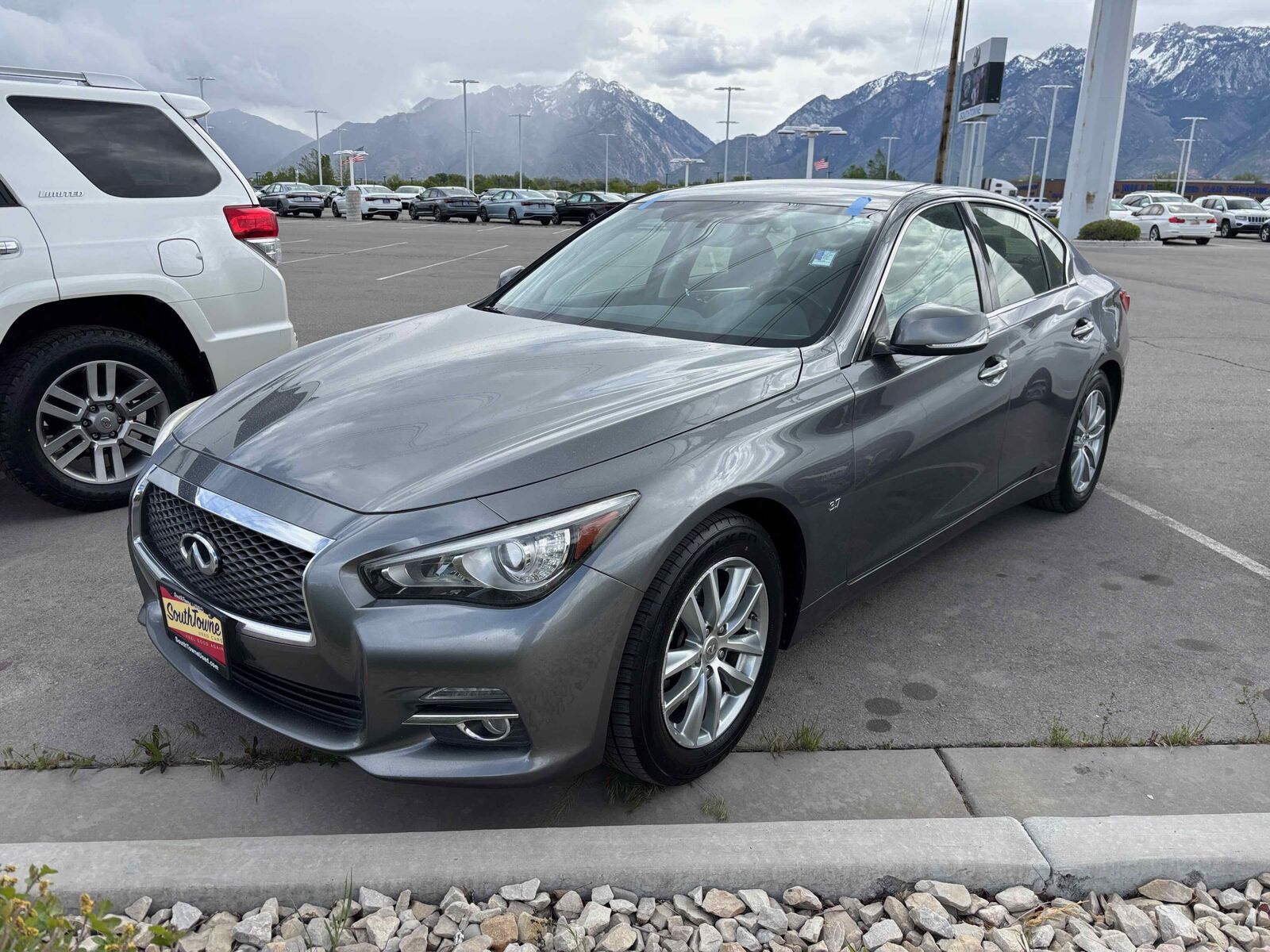 2015 INFINITI Q50