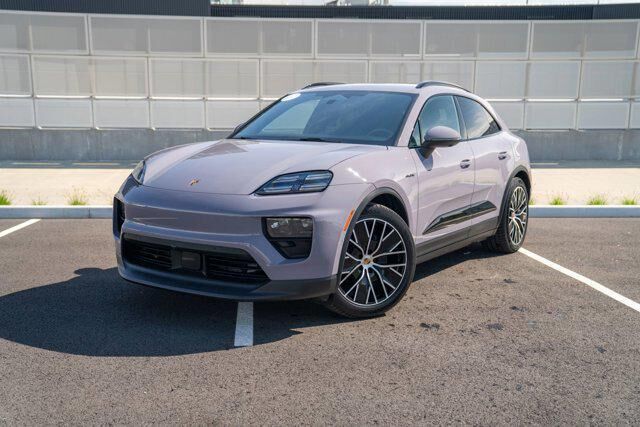 2025 PORSCHE Macan