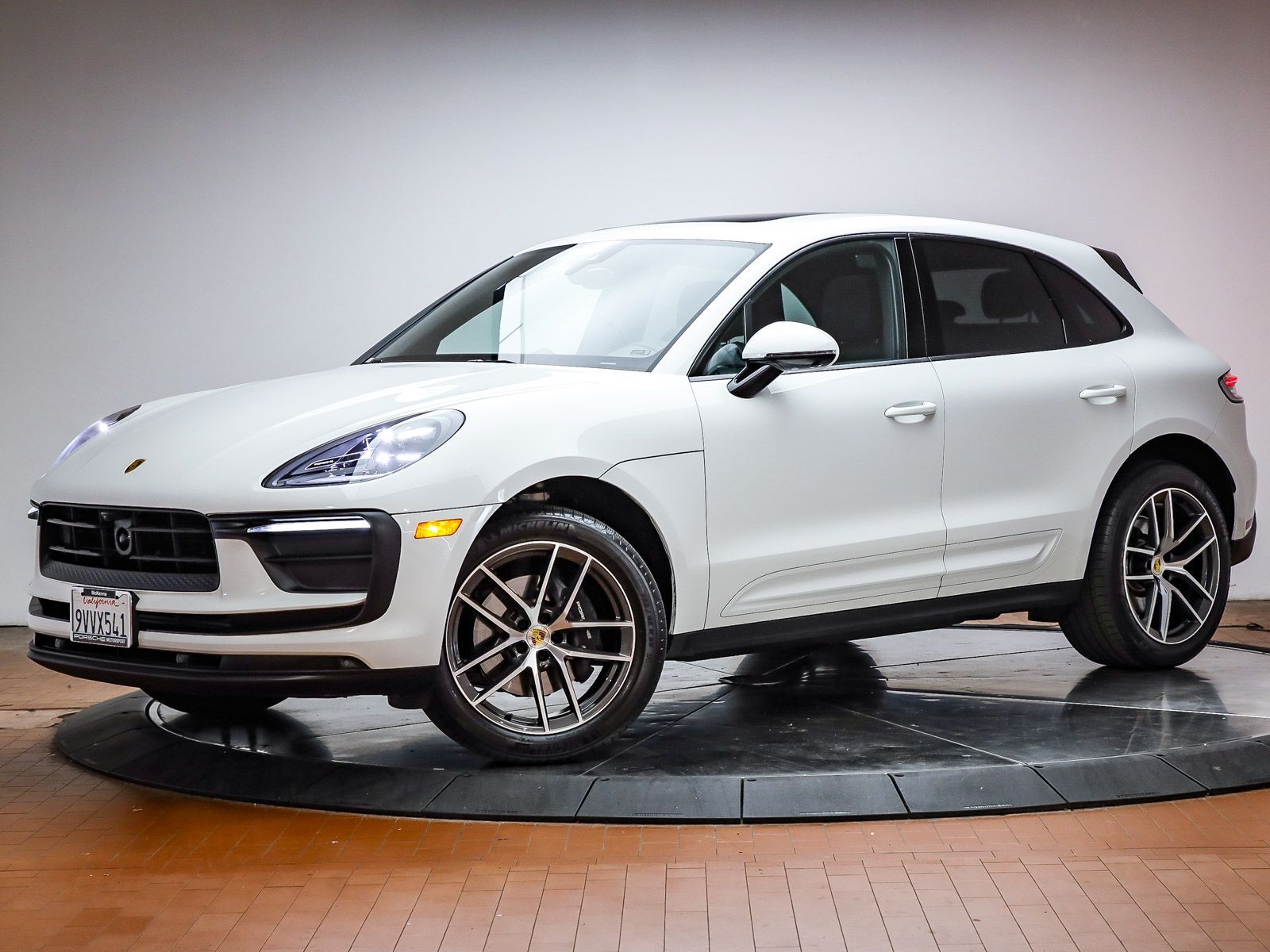 2026 PORSCHE Macan