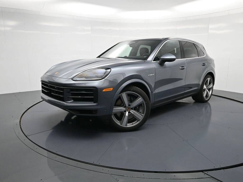 2026 PORSCHE Cayenne