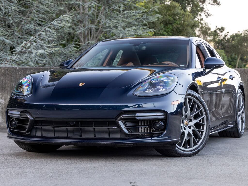 2022 PORSCHE Panamera