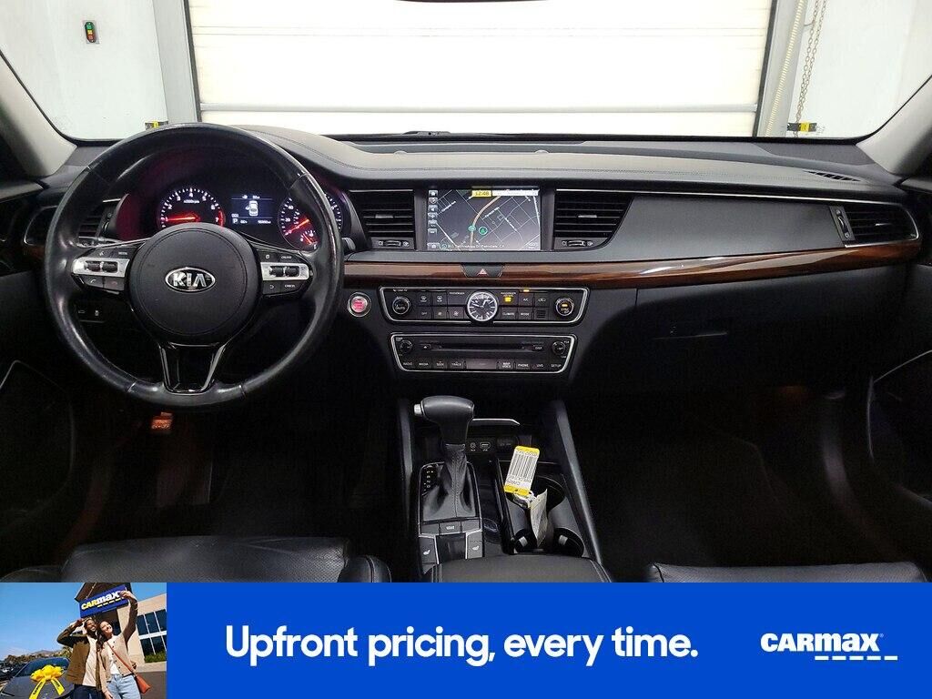 2017 KIA Cadenza