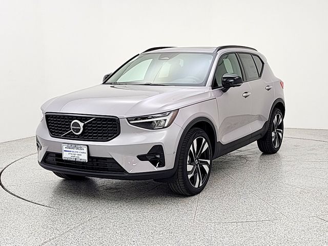 2026 VOLVO XC40