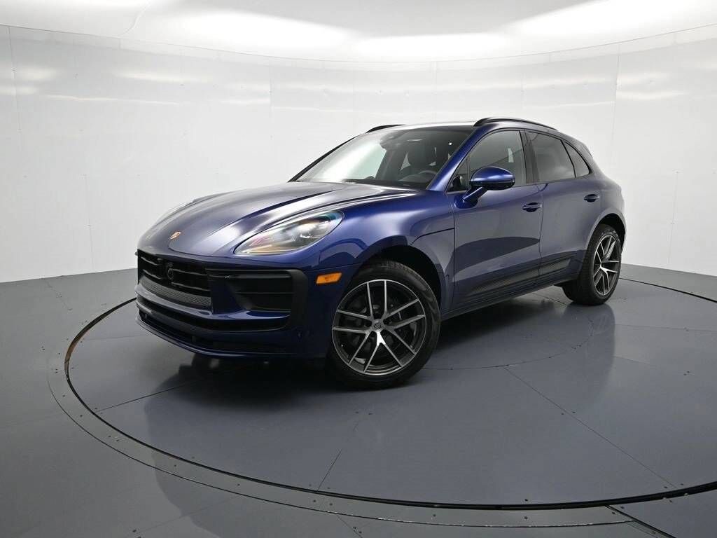 2026 PORSCHE Macan