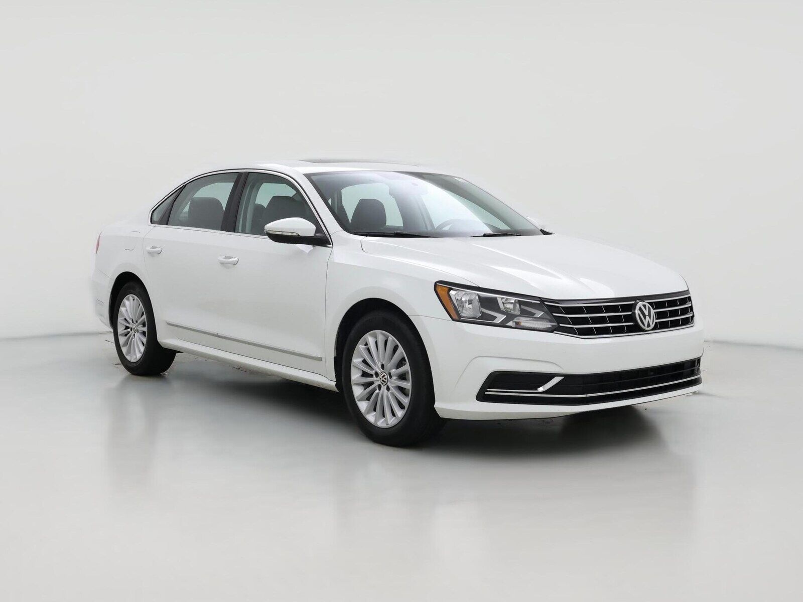 2017 VOLKSWAGEN Passat