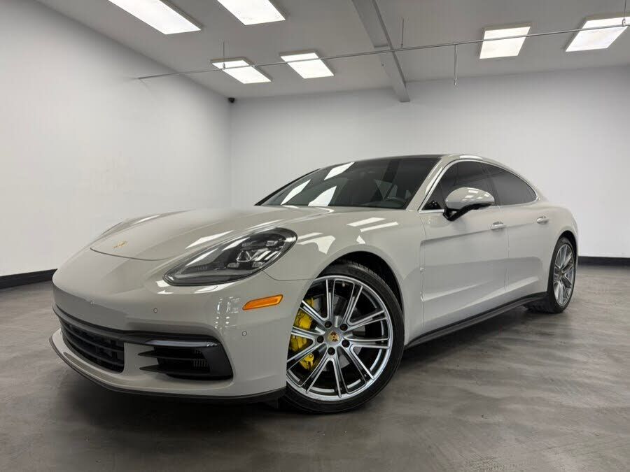 2018 PORSCHE Panamera
