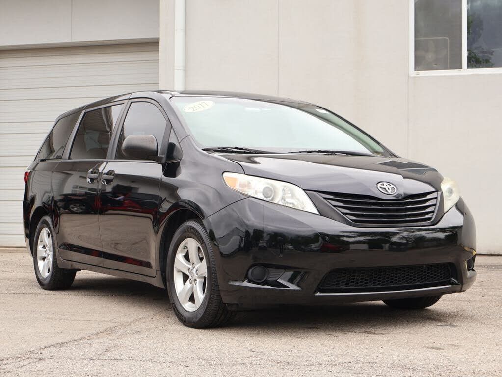 2017 TOYOTA Sienna