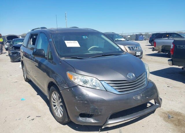 2014 TOYOTA Sienna