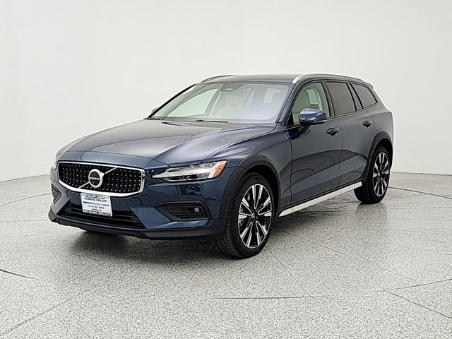 2026 VOLVO V60CC