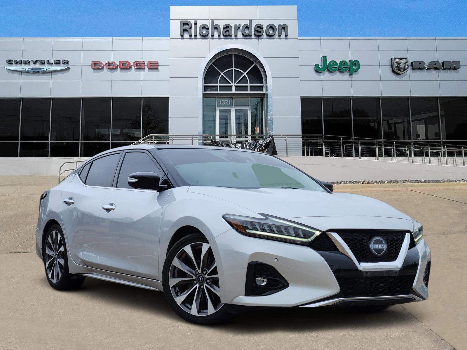 2023 NISSAN Maxima