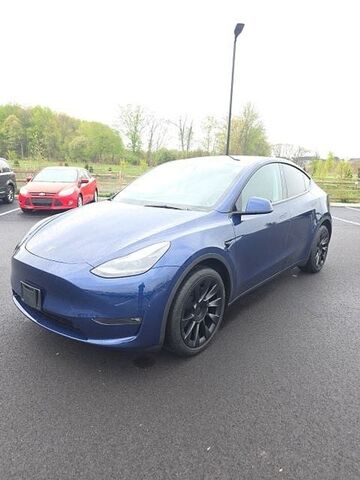 2024 TESLA Model Y