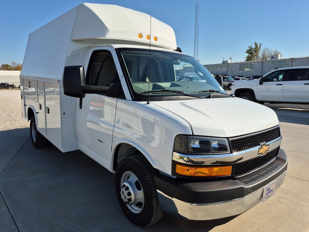 2025 CHEVROLET Express