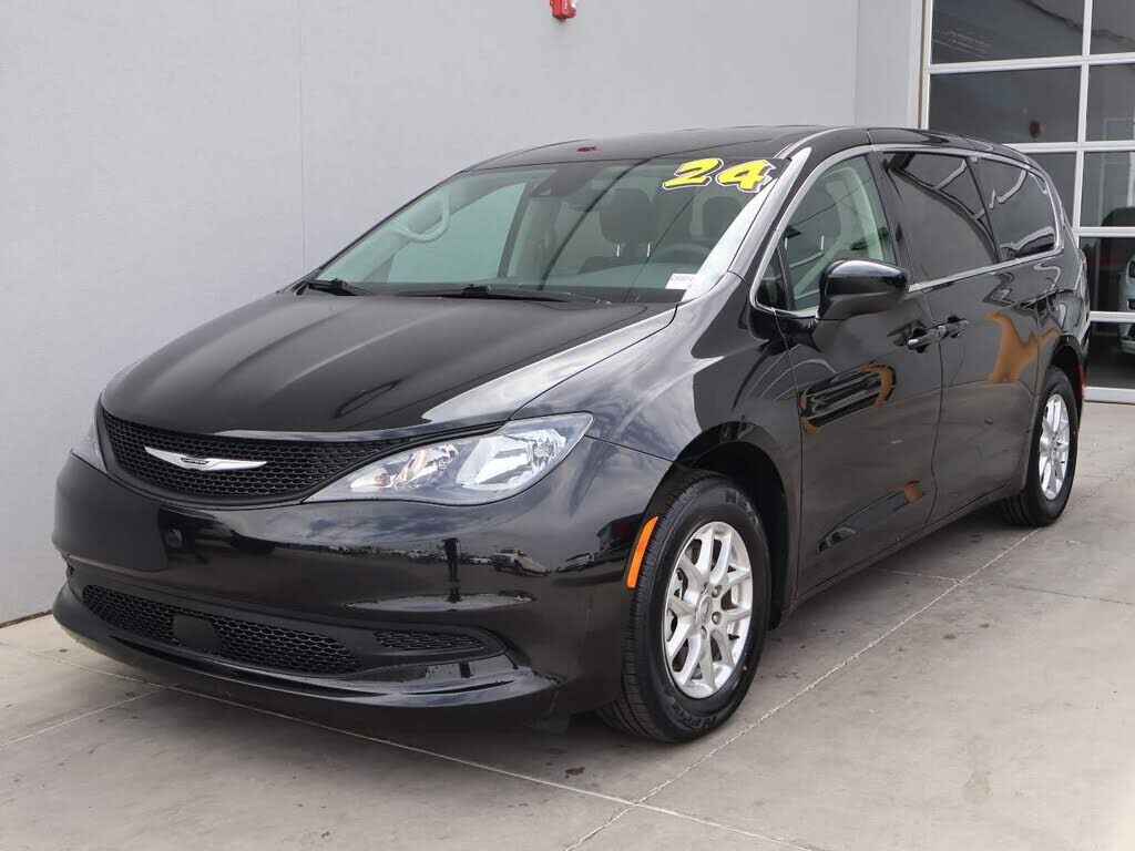 2024 CHRYSLER Voyager