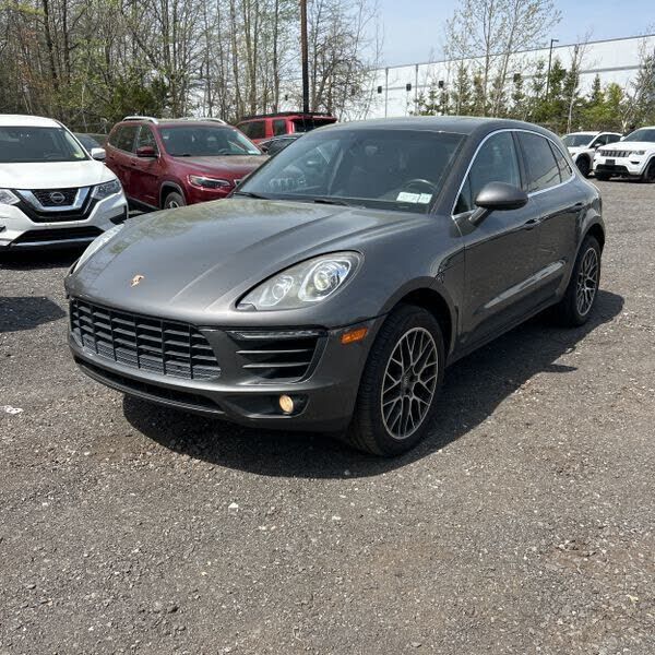 2016 PORSCHE Macan