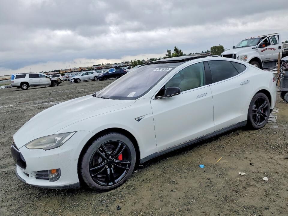 2015 TESLA Model S