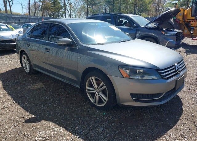 2014 VOLKSWAGEN Passat