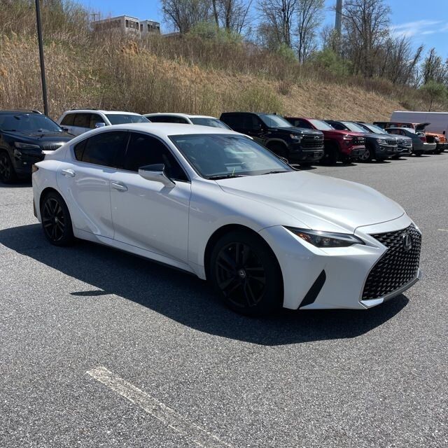 2021 LEXUS IS