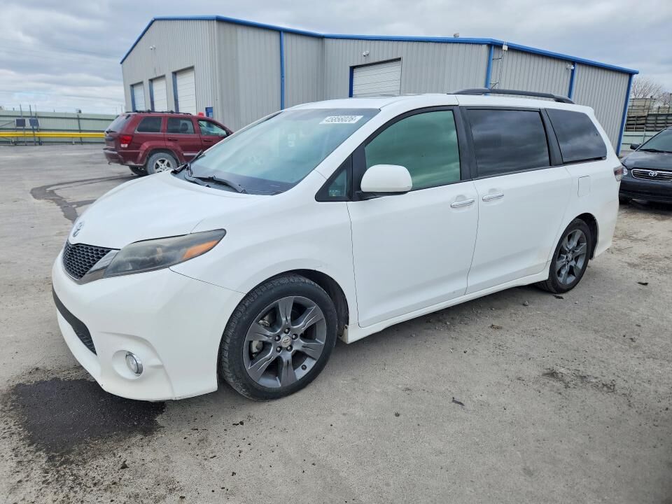 2015 TOYOTA Sienna