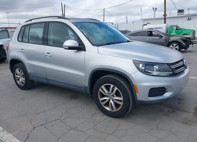 2016 VOLKSWAGEN Tiguan