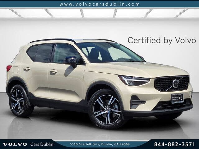 2026 VOLVO XC40