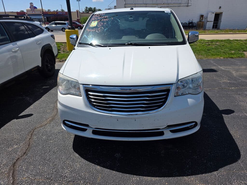 2011 CHRYSLER Town and Country