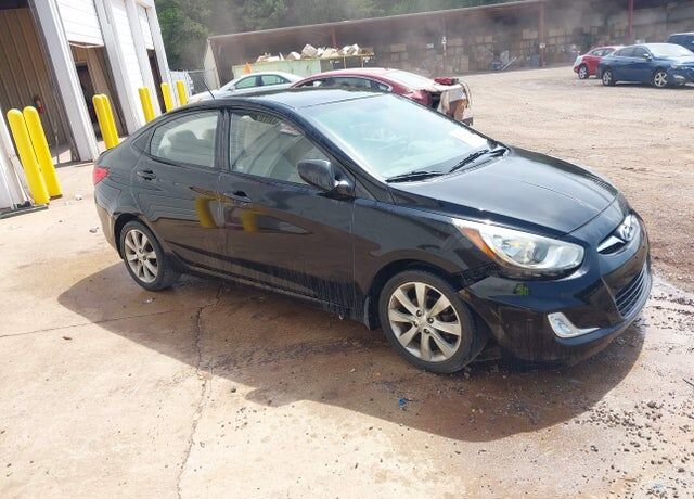2012 HYUNDAI Accent