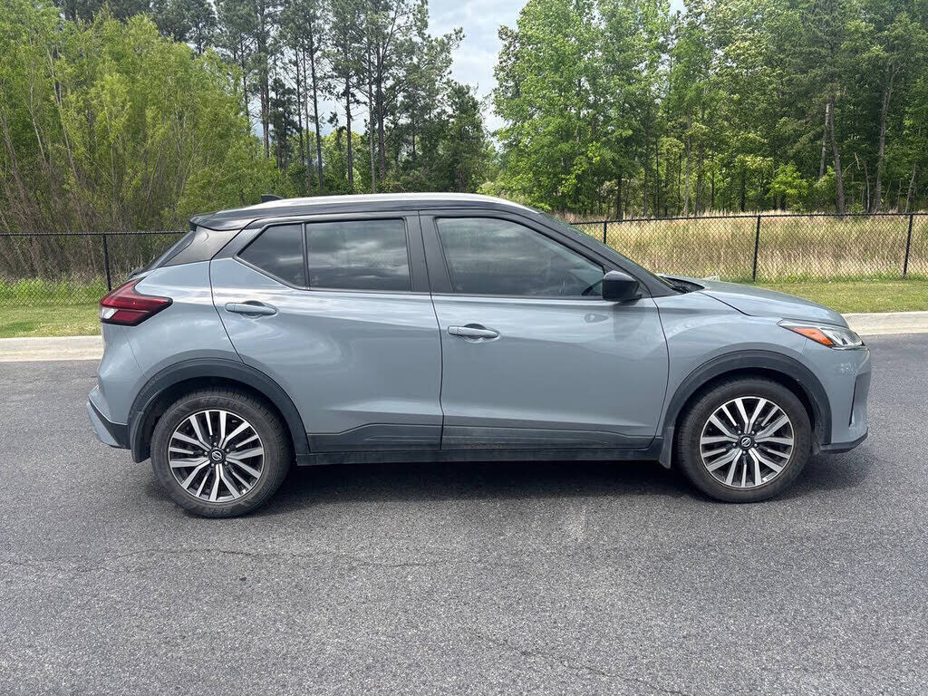 2021 NISSAN Kicks