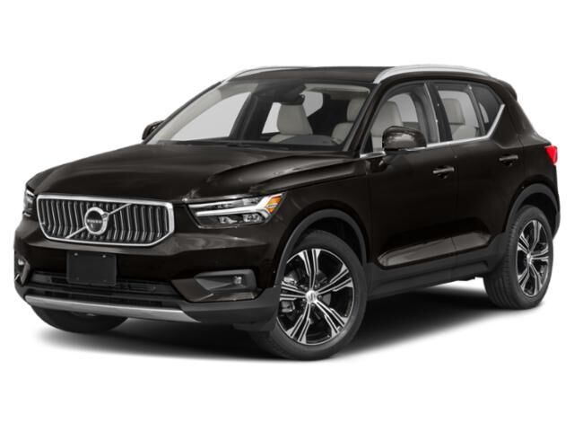 2022 VOLVO XC40
