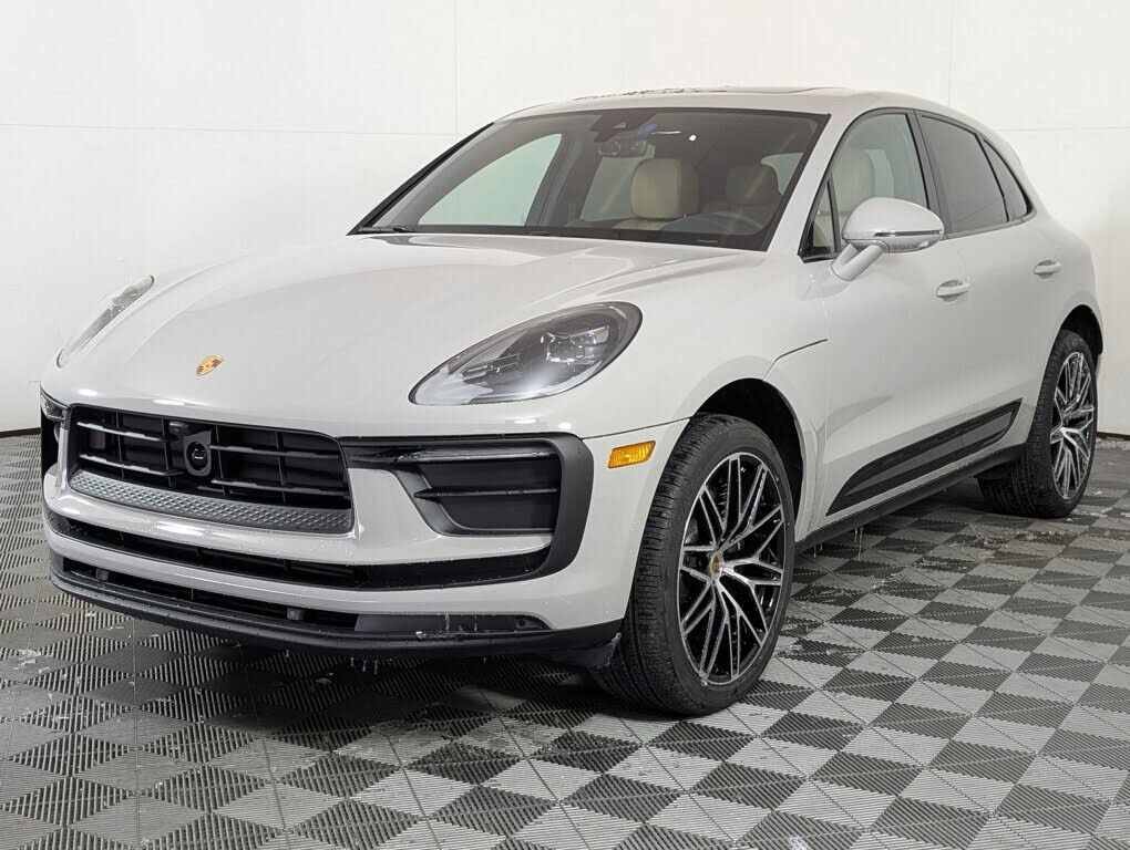 2026 PORSCHE Macan