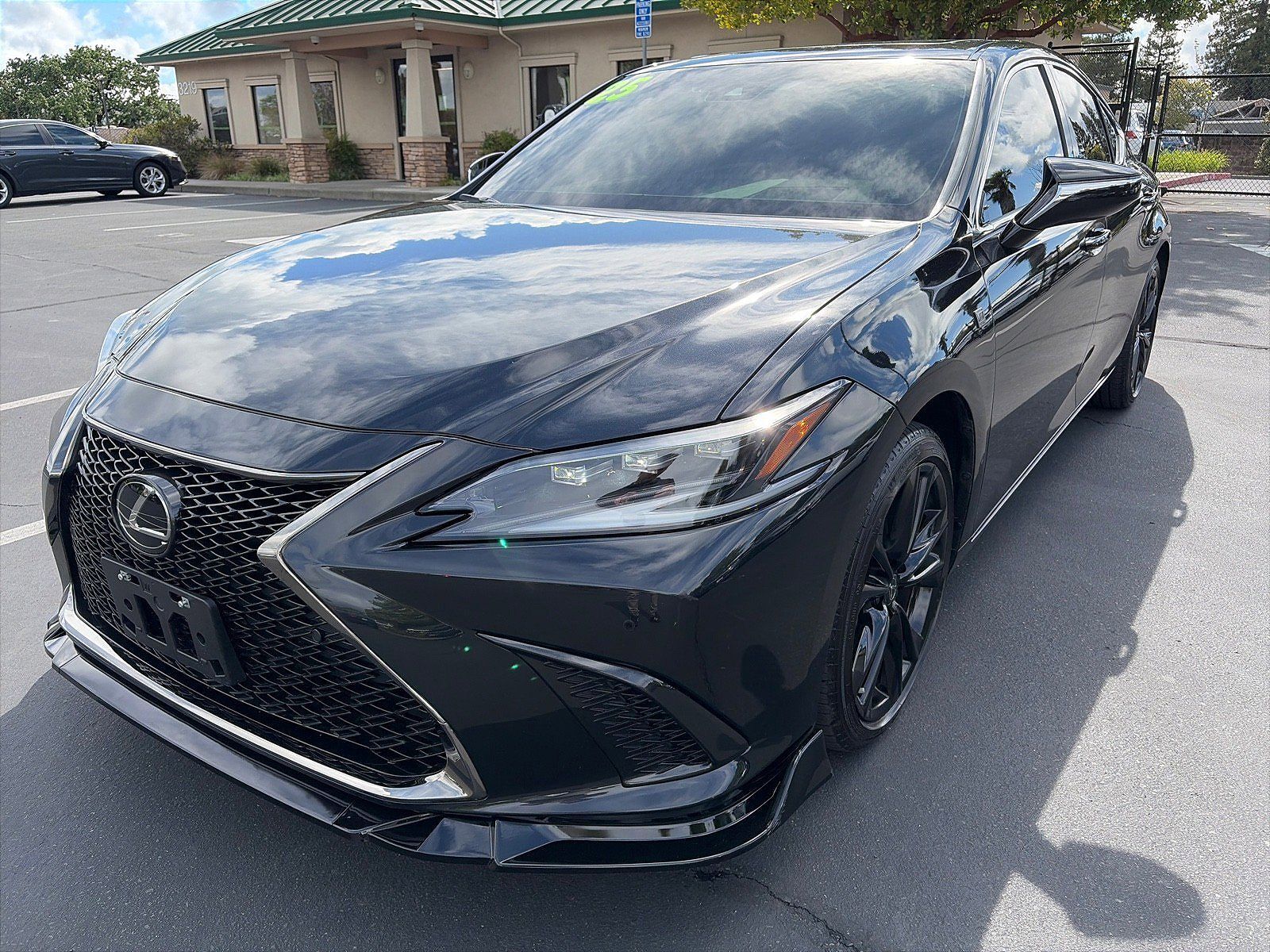 2025 LEXUS ES