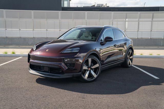 2025 PORSCHE Macan