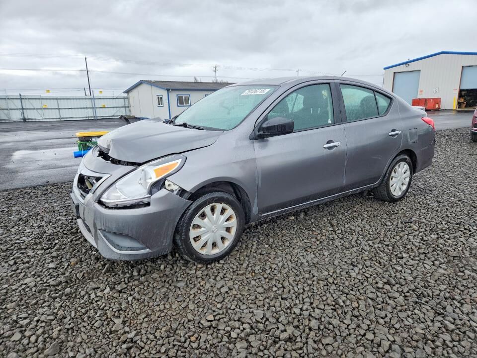 2016 NISSAN Versa
