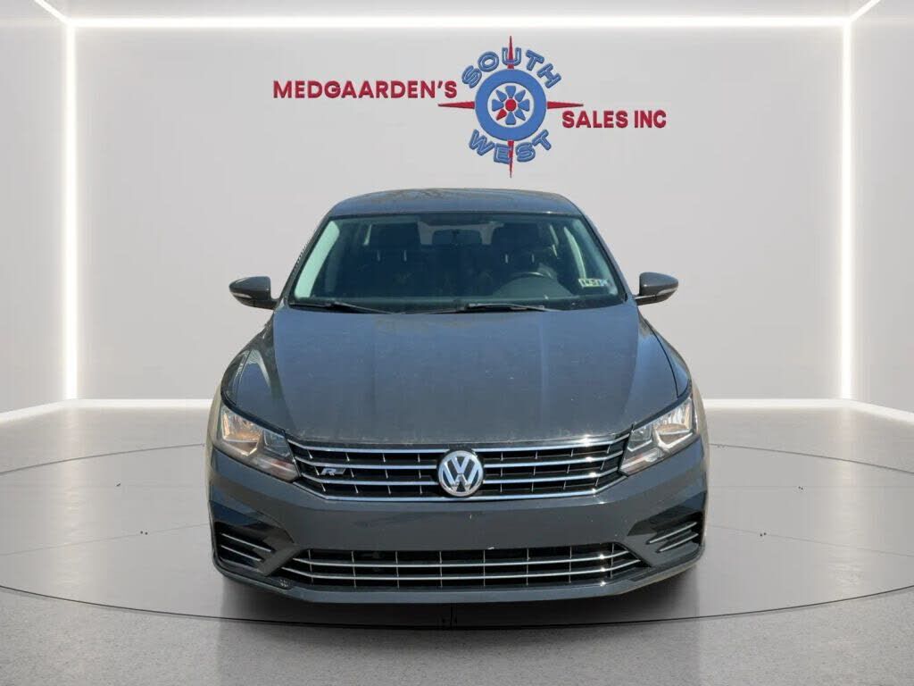 2017 VOLKSWAGEN Passat