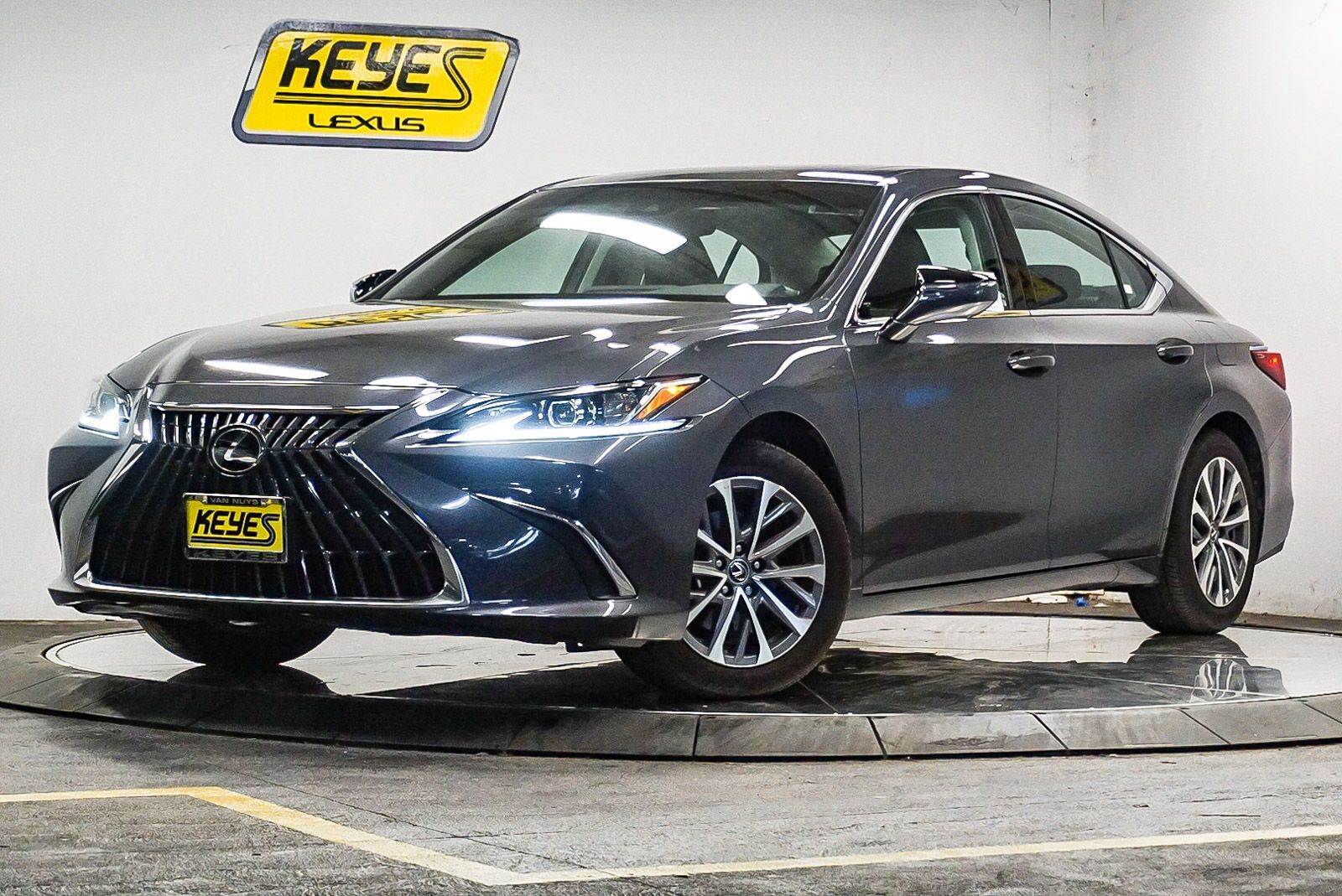 2025 LEXUS ES