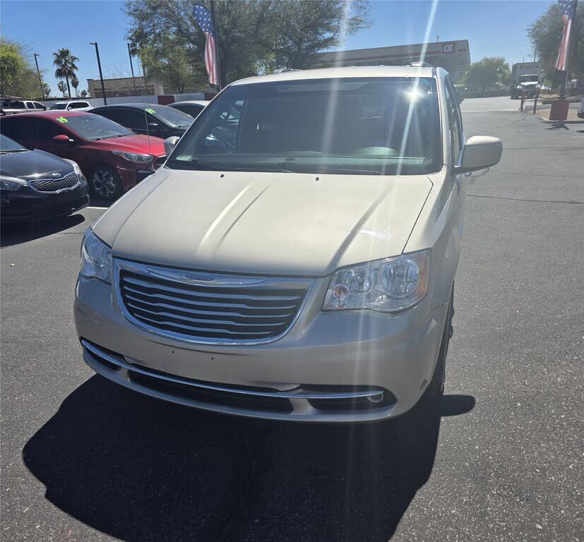 2016 CHRYSLER Town and Country