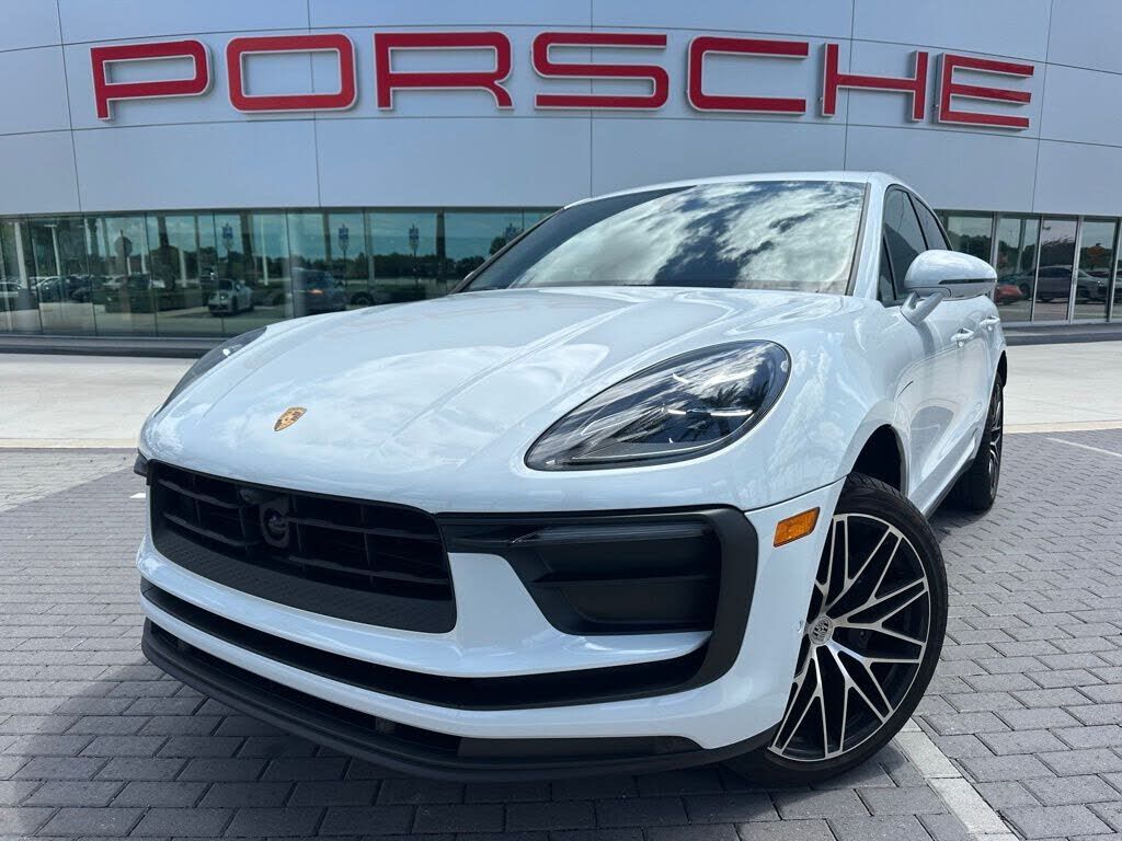 2025 PORSCHE Macan