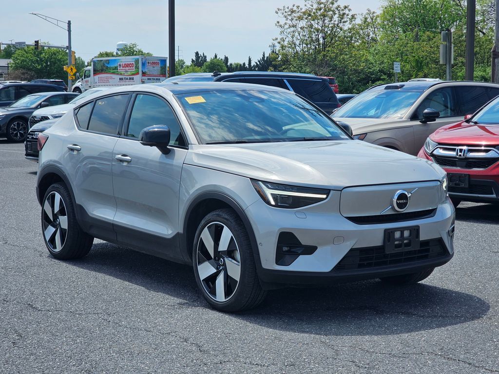 2023 VOLVO C40