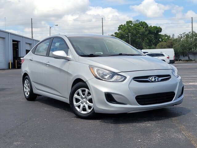 2013 HYUNDAI Accent
