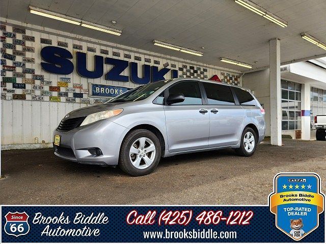 2011 TOYOTA Sienna