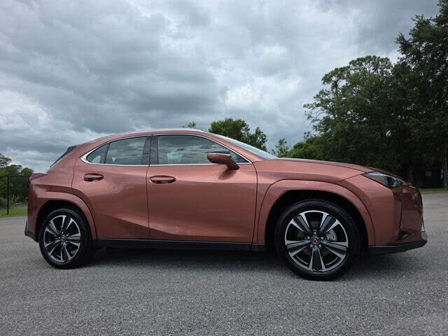 2025 LEXUS UX