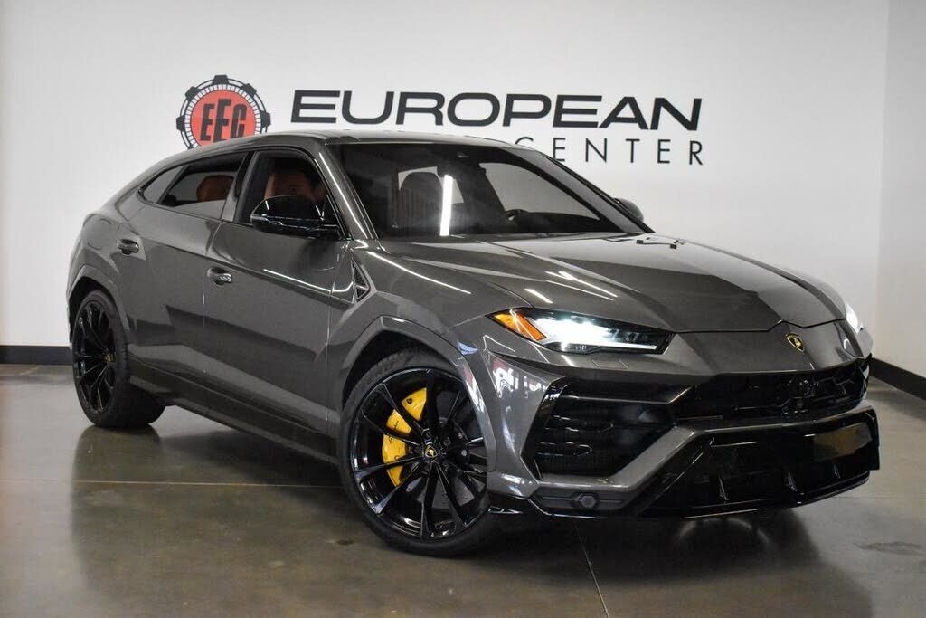 2022 LAMBORGHINI URUS
