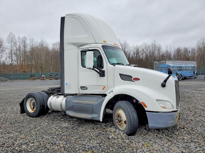 2017 PETERBILT 579