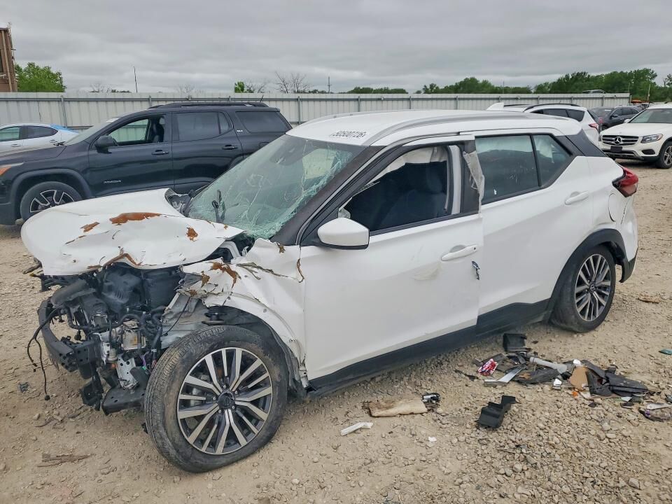 2022 NISSAN Kicks