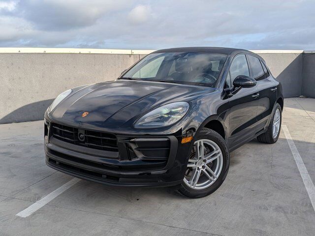 2025 PORSCHE Macan