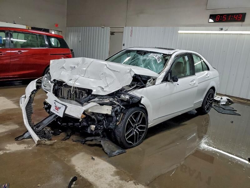 2013 MERCEDES-BENZ C-Class