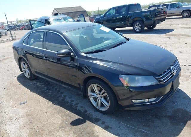 2012 VOLKSWAGEN Passat