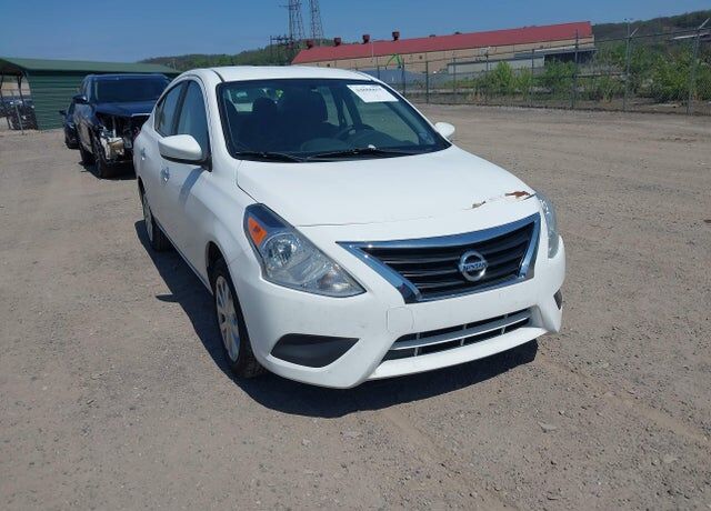 2016 NISSAN Versa
