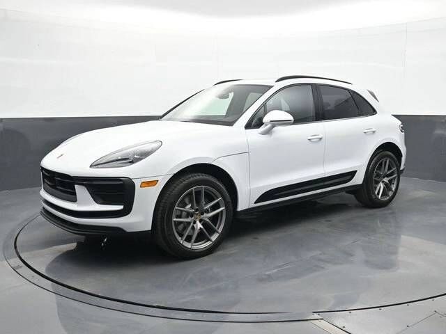 2026 PORSCHE Macan